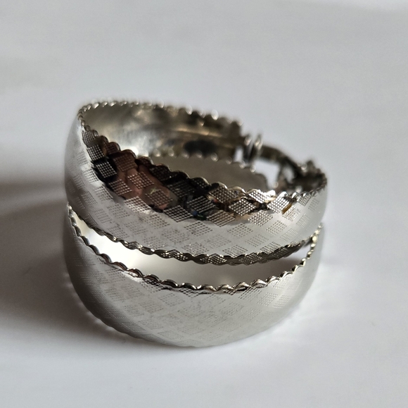 Diamond Design Metal Hook/Clip On Earrings - Picture 5 of 7